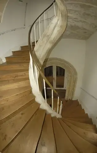 rénovation d'escaliers en bois à Finistère - image 2